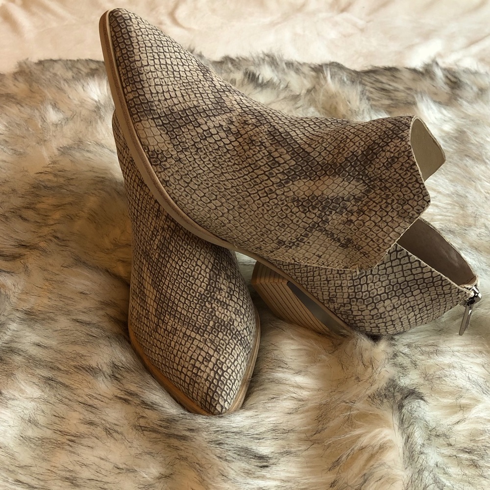 New dolce vita snake print leather boots. Size7.5